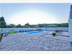 Hébergement avec piscine Les iles de la Dalmatie centrale,Réservez  Blažen De 215 €