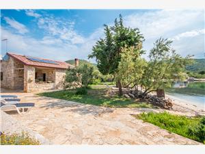 House Uncle Simon North Dalmatian islands, Remote cottage, Size 72.00 m2, Airline distance to the sea 10 m