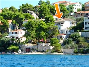 Boende vid strandkanten Split och Trogirs Riviera,Boka  Jakov Från 1127 SEK