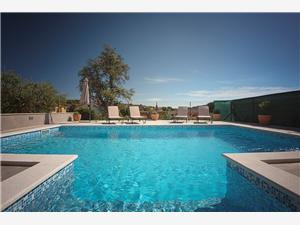 Villa Fortin Stinjan (Pula), Kvadratura 190,00 m2, Oddaljenost od centra 190 m