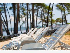 Beachfront accommodation Kvarners islands,Book  Deluxe From 357 €
