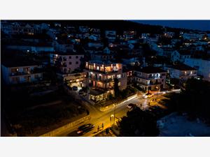 Appartement Sunset Trogir, Kwadratuur 75,00 m2, Lucht afstand tot de zee 10 m
