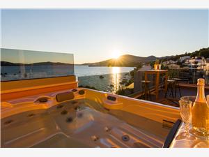 Beachfront accommodation Split and Trogir riviera,Book SUNSET From 254 €