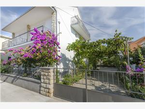 Rooms Mira II Vodice, Size 12.00 m2, Airline distance to town centre 850 m