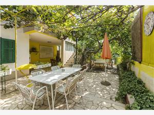 Izba Dejana Vodice, Rozloha 16,00 m2, Vzdušná vzdialenosť od centra miesta 300 m