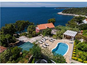 Apartman Veseljko Južnodalmatinski otoci, Kvadratura 75,00 m2, Smještaj s bazenom, Zračna udaljenost od mora 50 m