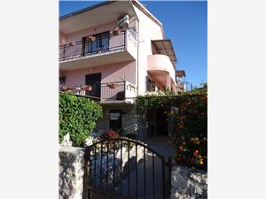 Apartment Middle Dalmatian islands,Book  Zlata From 111 €