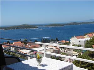 Apartment Middle Dalmatian islands,Book  Špiko From 143 €