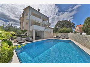 Appartamenti Punta Okrug Donji (Ciovo), Dimensioni 36,00 m2, Alloggi con piscina, Distanza aerea dal mare 180 m