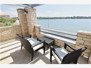 вилла ISTRIAN WITH UNIQUE SEA VIEW Umag, квадратура 120,00 m2, Воздуха удалённость от моря 10 m, Воздух расстояние до центра города 200 m