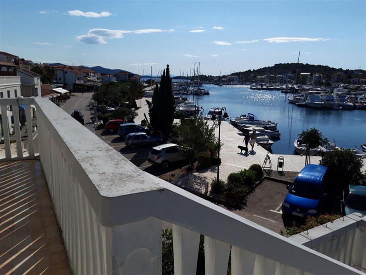Apartment A2, for 6 persons