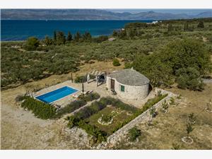 Hiša Magical Island Mirca - otok Brac, Kamniti hiši, Kvadratura 30,00 m2, Namestitev z bazenom