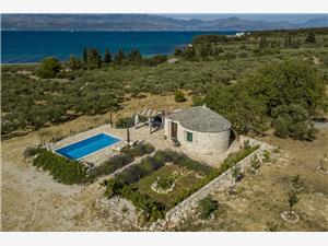 Objekt Magical Island Mirca - otok Brač, Kamena kuća, Kvadratura 30,00 m2, Smještaj s bazenom