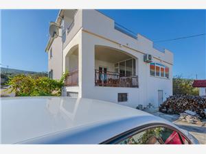 Apartma Split in Riviera Trogir,Rezerviraj  Ruža Od 100 €