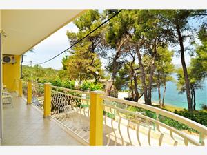 Apartment Seli Slatine (Ciovo), Size 85.00 m2, Airline distance to the sea 20 m, Airline distance to town centre 700 m
