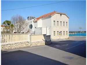 Beachfront accommodation Split and Trogir riviera,Book  Centar From 10 €