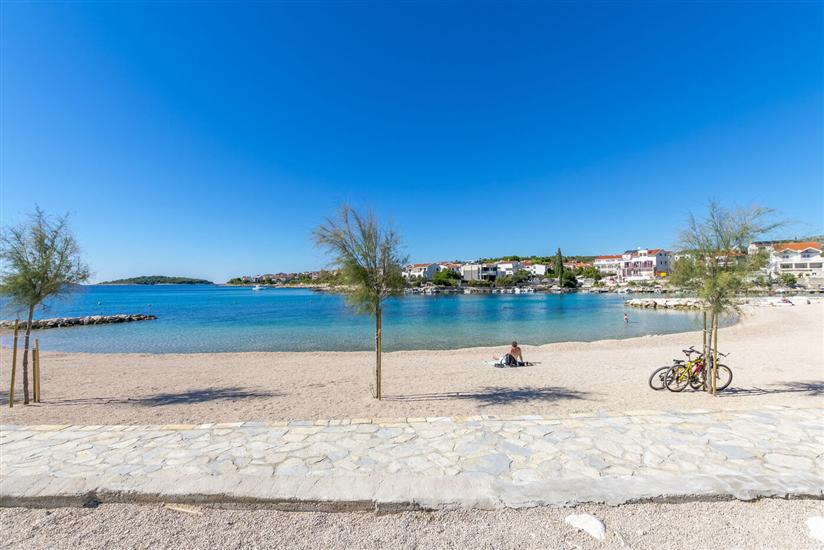 Apartments Luka 49631 Rogoznica, Sibenik