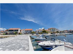 Ferienwohnung Danica Sukosan (Zadar), Größe 120,00 m2, Luftlinie bis zum Meer 10 m, Entfernung vom Ortszentrum (Luftlinie) 50 m