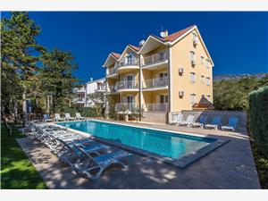 Appartements Villa Anne Jadranovo (Crikvenica), Superficie 45,00 m2, Hébergement avec piscine, Distance (vol d'oiseau) jusqu'au centre ville 400 m