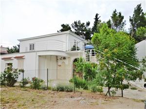 Ferienwohnung Amarena-50 m from the beach Starigrad Paklenica, Größe 70,00 m2, Luftlinie bis zum Meer 50 m, Entfernung vom Ortszentrum (Luftlinie) 550 m
