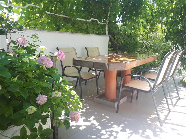 Apartmanok TINKA-with beautiful garden