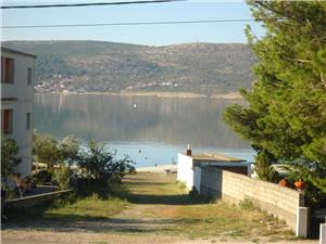 Apartments VRŠA-50 m from the beach Seline, Size 60.00 m2, Airline distance to the sea 50 m
