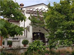 Apartment Kvarners islands,Book  Mary From 100 €