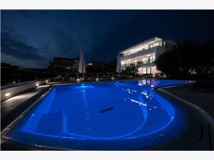 Kwatery z basenem Split i Riwiera Trogir,Rezerwuj  Dora Od 1632 zl