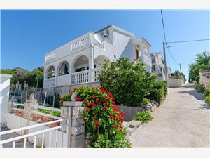 Apartment Middle Dalmatian islands,Book  Zvonimir From 84 €