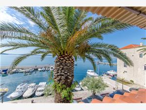 Beachfront accommodation Split and Trogir riviera,Book  Marija From 26 €