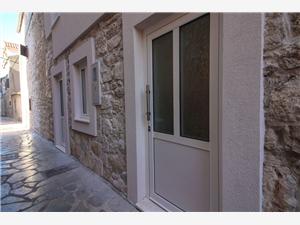 Apartmaj Ghetto Primosten, Kamniti hiši, Kvadratura 50,00 m2, Oddaljenost od morja 80 m