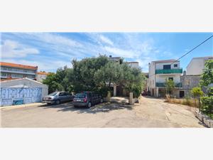 Apartments Kika Sucuraj - island Hvar, Size 56.00 m2, Airline distance to the sea 150 m, Airline distance to town centre 150 m