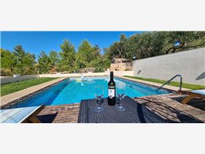 Hébergement avec piscine Les iles de la Dalmatie centrale,Réservez  pool De 285 €