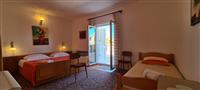 Room S2, for 3 persons