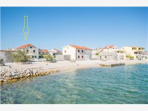 Boende vid strandkanten Norra Dalmatien öar,Boka  Terrace Från 1158 SEK