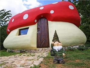 Dom Fairytale Village Mushroom Rupe, Dom na samote, Rozloha 18,00 m2, Vzdušná vzdialenosť od centra miesta 150 m