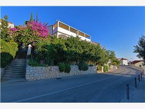 Apartment Middle Dalmatian islands,Book  Biba From 142 €