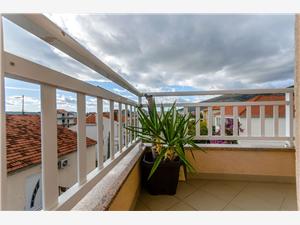 Apartment Split and Trogir riviera,Book  Rocky From 114 €