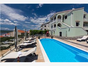 Appartementen Diana Punat - eiland Krk, Kwadratuur 52,00 m2, Accommodatie met zwembad, Lucht afstand naar het centrum 300 m