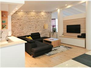 Ferienwohnung Julija Vodice, Größe 75,00 m2, Entfernung vom Ortszentrum (Luftlinie) 100 m