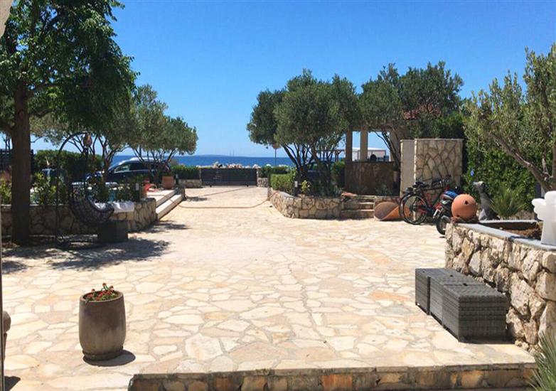 Apartments Daniela (Della) 58081 Novalja island Pag