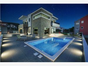 Vila Luxury MoonLight Tribunj, Prostor 280,00 m2, Soukromé ubytování s bazénem