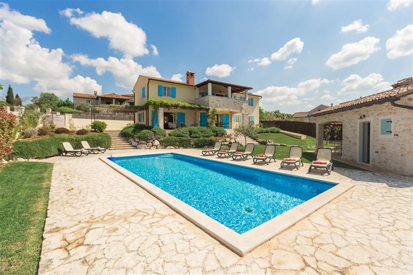 Villa Vista Azzurra s bazenom u zelenoj unutrašnjosti Istre