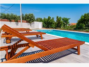 Hébergement avec piscine Riviera de Zadar,Réservez  Ivan De 135 €