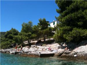 Apartment Marija Middle Dalmatian islands, Size 75.00 m2, Airline distance to the sea 20 m