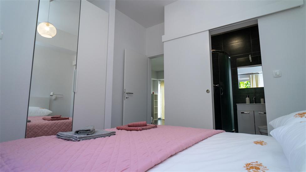 Apartment A1, for 5 persons