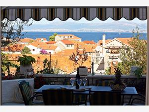 Apartment Middle Dalmatian islands,Book  Irena From 95 €