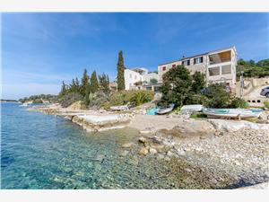 Apartments Ivanka Vis - island Vis, Size 38.00 m2, Airline distance to the sea 10 m
