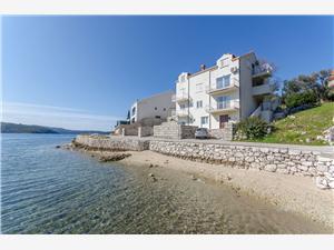 Апартаменты Dijana Slano (Dubrovnik), квадратура 55,00 m2, Воздуха удалённость от моря 50 m, Воздух расстояние до центра города 400 m