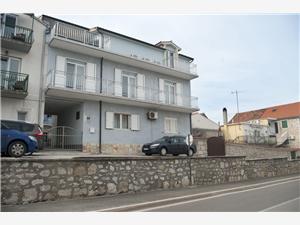 Appartement en Kamers Zoran Vodice, Kwadratuur 25,00 m2, Lucht afstand tot de zee 250 m, Lucht afstand naar het centrum 150 m